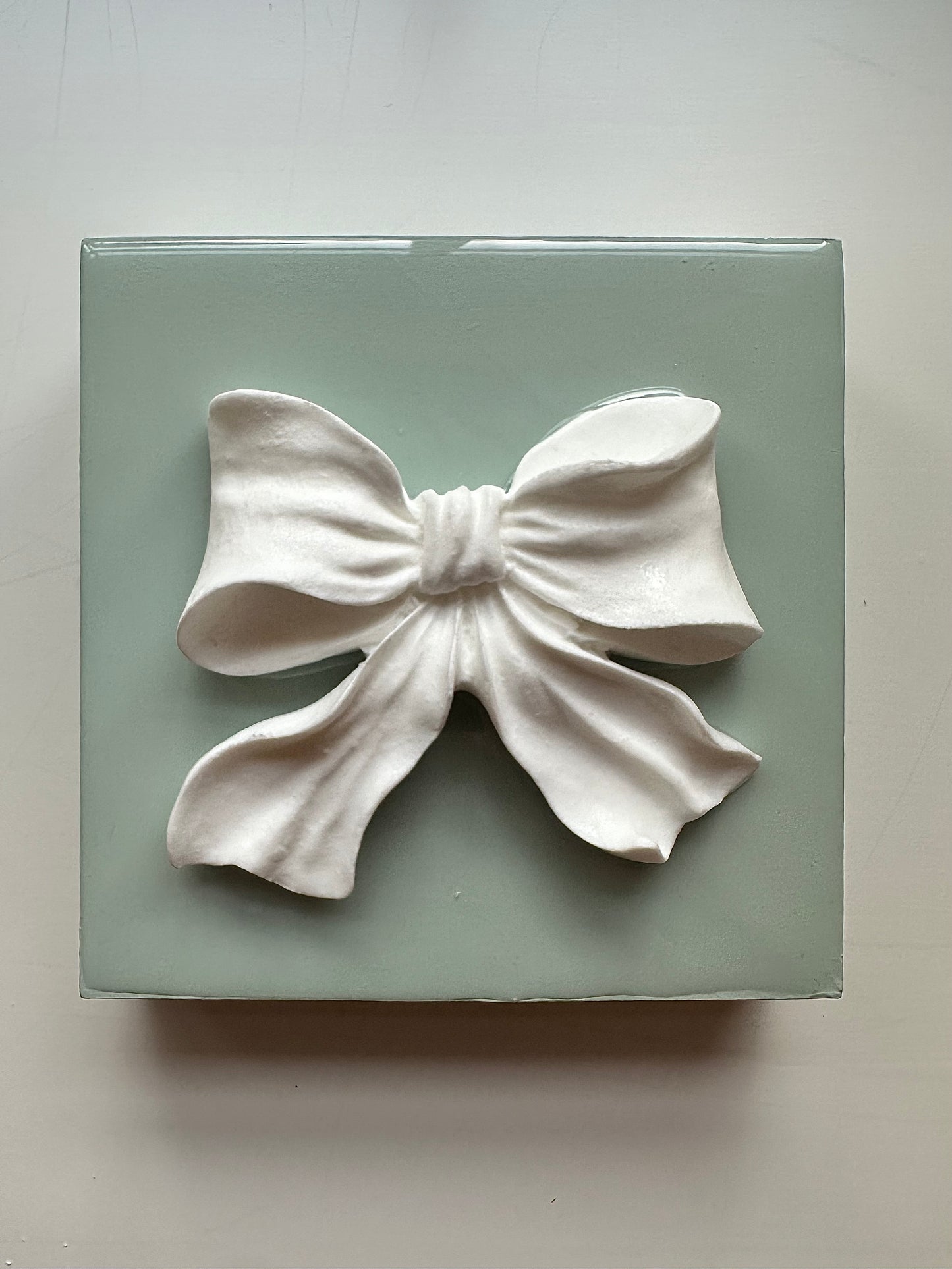Mini Resin Bow - Pale Green